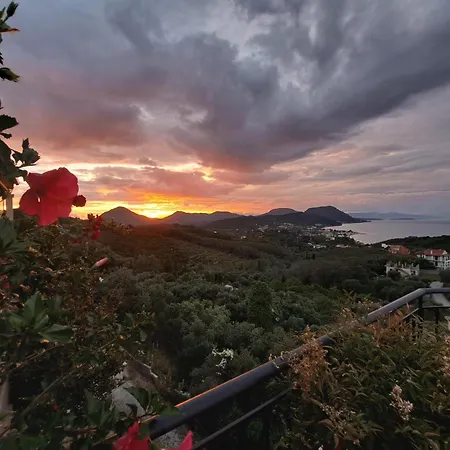 75 Steps Apart Otel Mesongí