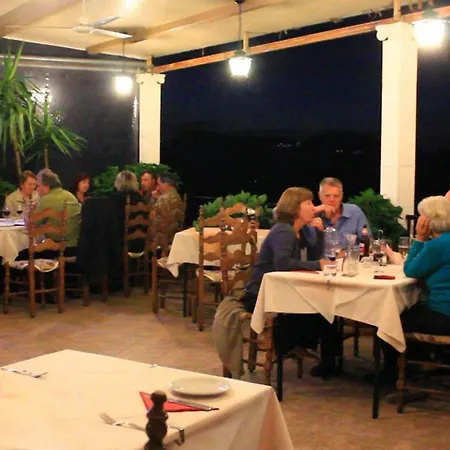 75 Steps Apart Otel Mesongí