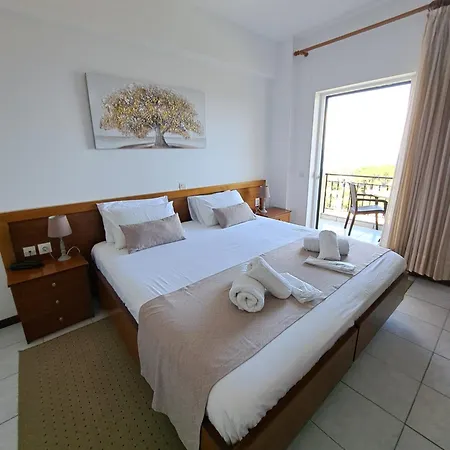 75 Steps Aparthotel Mesongí