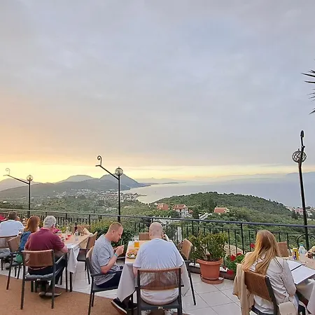 75 Steps Aparthotel Mesongí